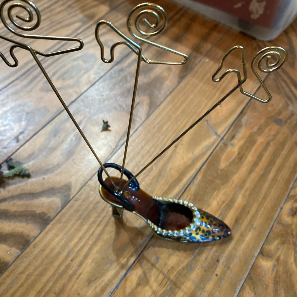 Heels with prongs